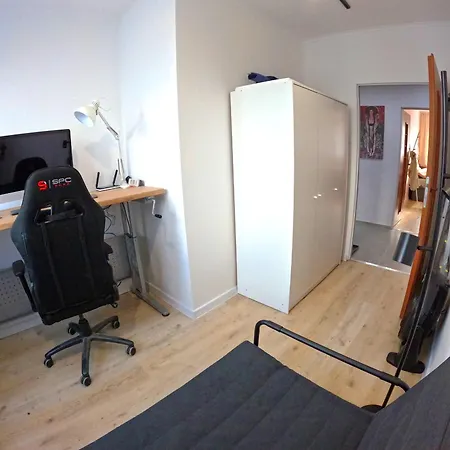 Appartement Big And Sunny Klimt With Super King Size Bed, Comfy Office, 3 Beds 6 Person *