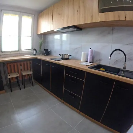 Big And Sunny Klimt With Super King Size Bed, Comfy Office, 3 Beds 6 Person Apartment *