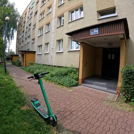 Big And Sunny Klimt With Super King Size Bed, Comfy Office, 3 Beds 6 Person Apartment Katowice